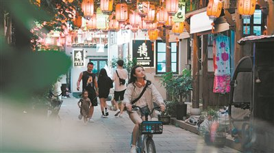 　　既传统又时尚的瑞安忠义街。黄斌 摄