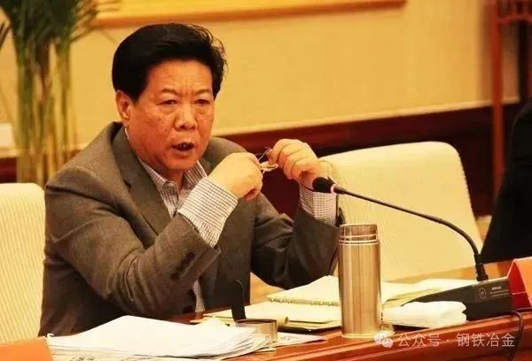 图|原湖北省委常委、宣传部部长艾文礼正在讲话（旧照）