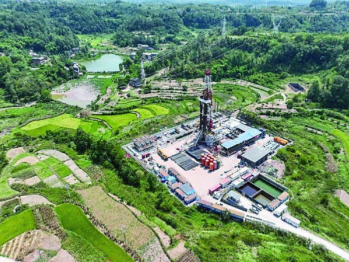     正在进行钻井作业的兴页1试采站