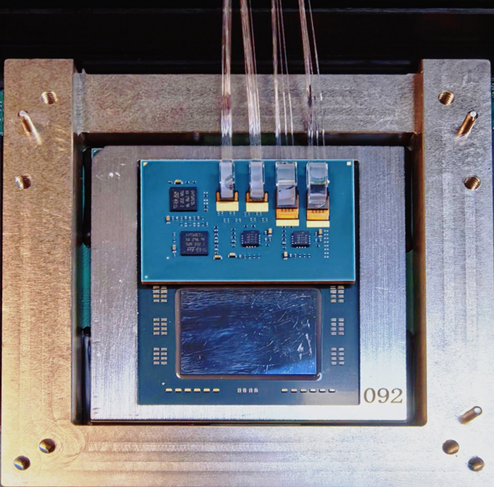 图5 曦智的国内首款xPU-CPO光电共封装原型系统