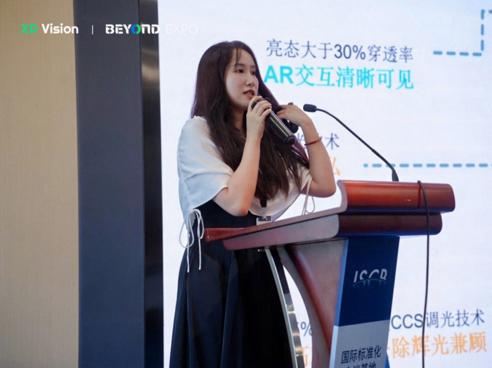 ▲唯酷光电有限公司穿戴事业部总经理黄琰羚
