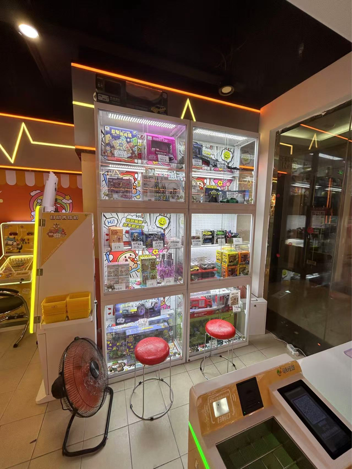 广州某弹珠机店礼品兑换区  《消费者报道》记者摄