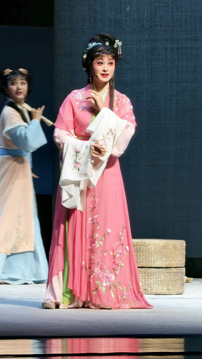 谢莉莉饰演敫桂英