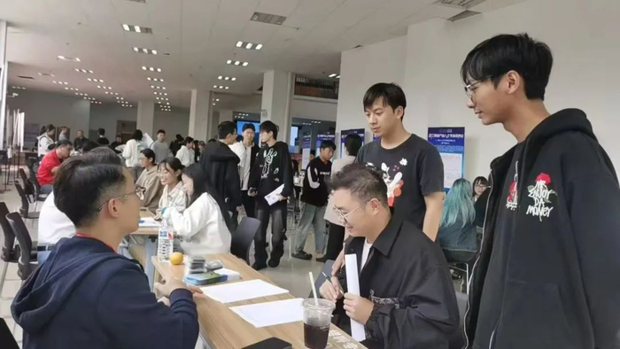 金属制品企业组团赴云桂等地开展产业人才专场招聘会