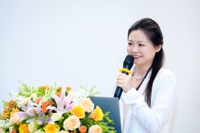 ▲美敦力中国骨科及神外业务术式市场及专业教育经理刘敬然介绍合作项目