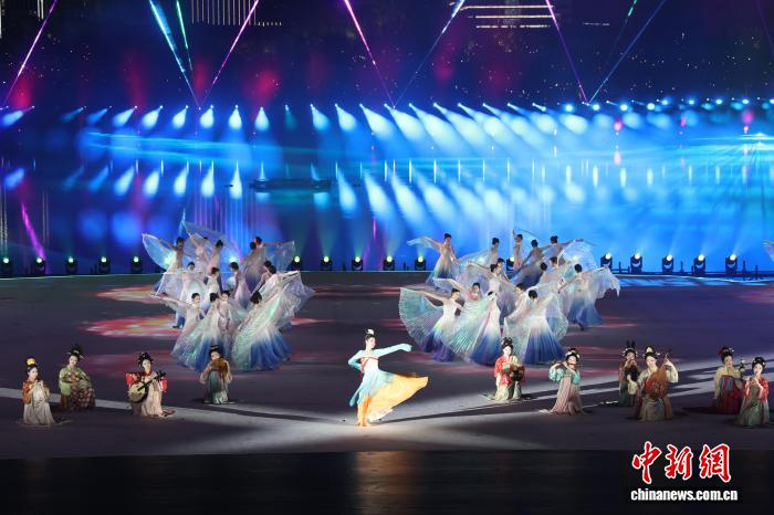 8月7日，第12届世界运动会开幕式在四川成都举行。图为开幕式上的文艺表演。中新社记者 田雨昊 摄