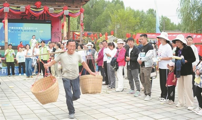 8月1日，2025年西宁市乡村运动会（湟中站）收粮入仓比赛现场。市体育局供图