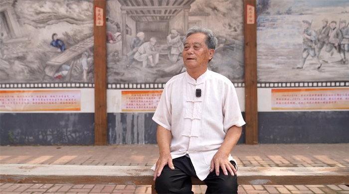 村民王俊强说当年林子里村家家都住过八路军。
