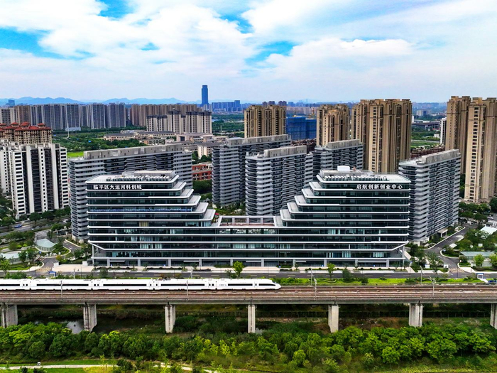 图为杭州市临平区启航青创综合体