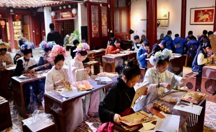 苏廷玉故居开展活动中