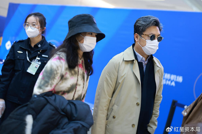 图说：2023年，王岳伦和女儿王诗龄现身虹桥机场 资料配图 图据视觉中国