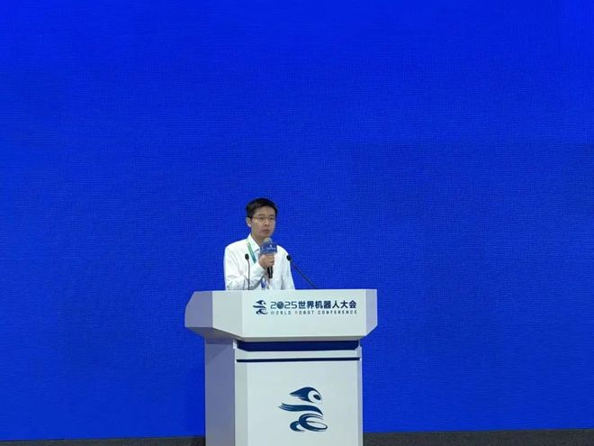 大会现场 王兴兴演讲 窦世平 摄