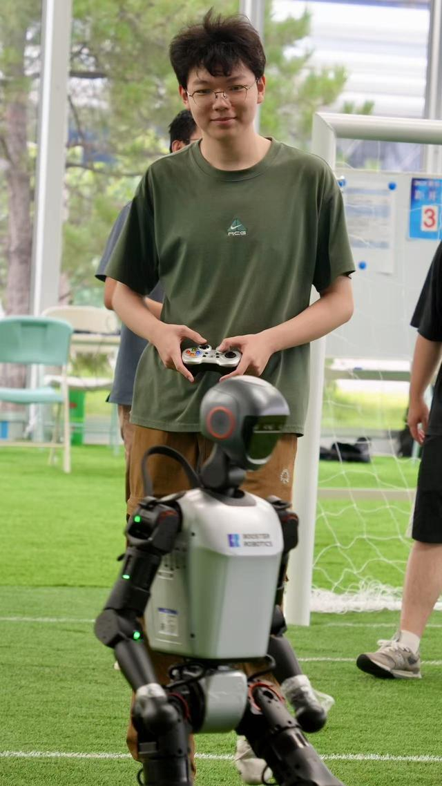 人大附中队队长谭笑。受访者供图