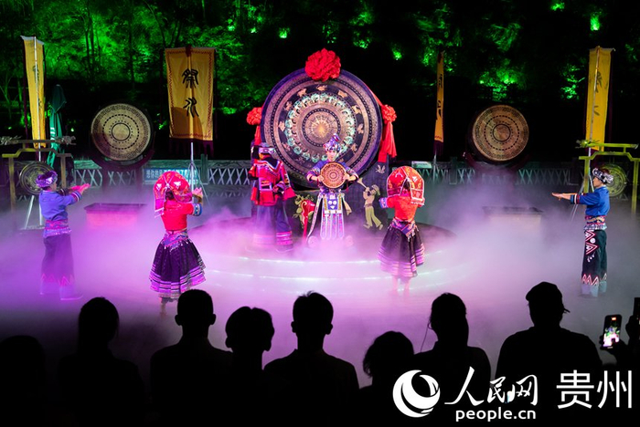 “夜游黄果树”演出现场。人民网记者涂敏摄