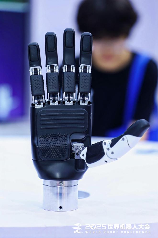  灵巧手 图片来源：2025世界机器人大会官方