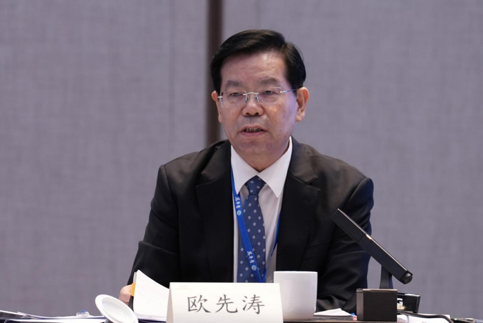    粤万年青董事长欧先涛  