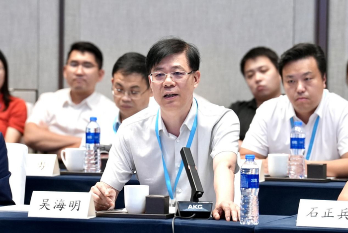    浙江震元董事长吴海明  