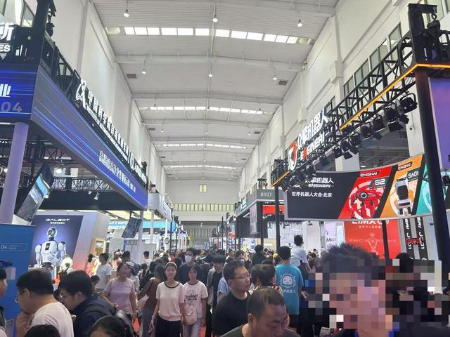 2025世界机器人大会现场。新京报贝壳财经记者 陈维城 摄