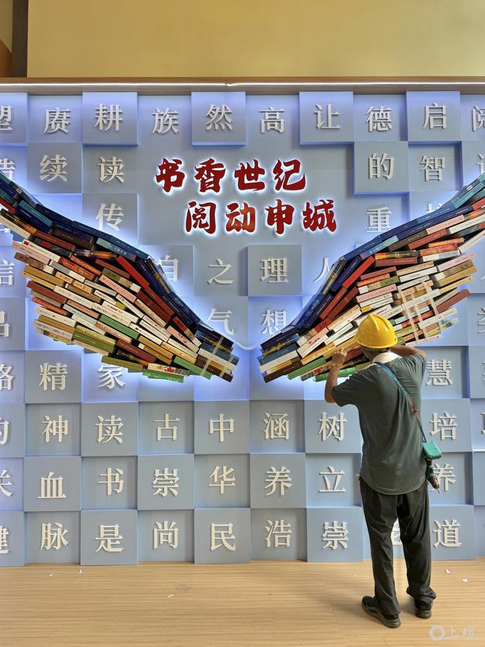   布展火热现场。施晨露摄