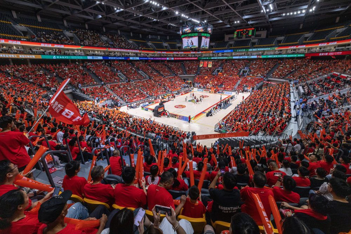 7月19日，浙江省城市篮球联赛（浙“BA”）绍兴市预选赛决赛现场。新华社发（郭斌 摄）