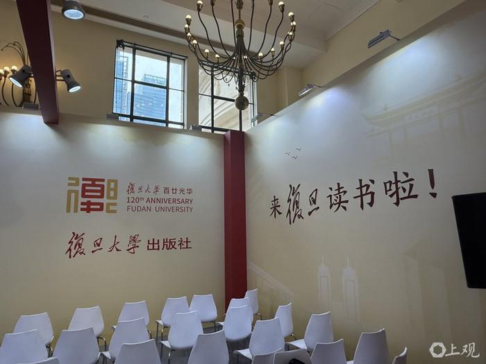   复旦交大依然“门对门”。施晨露摄