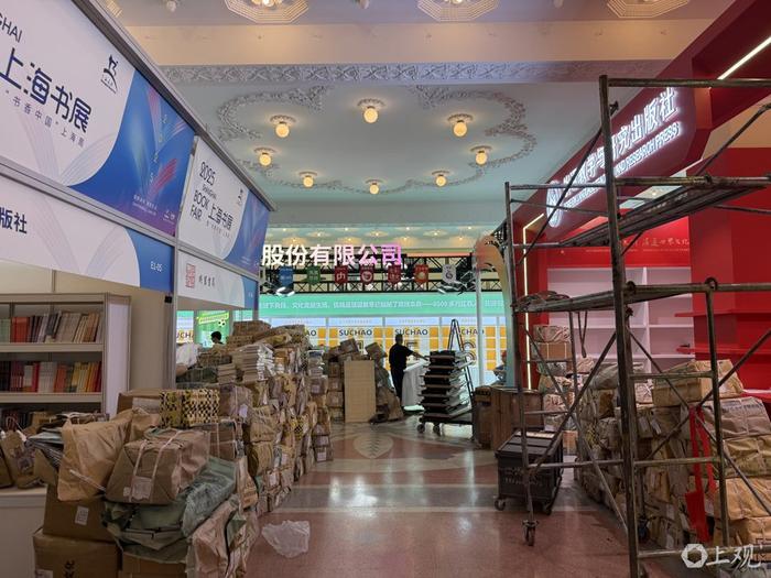   布展火热现场。施晨露摄