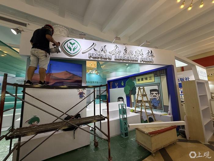   布展火热现场。施晨露摄
