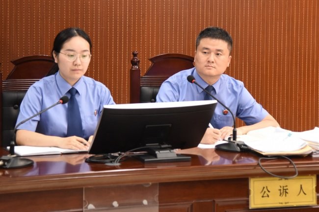 武汉市黄陂区检察院检察官就虚假交易骗取电商平台补贴案出庭支持公诉。