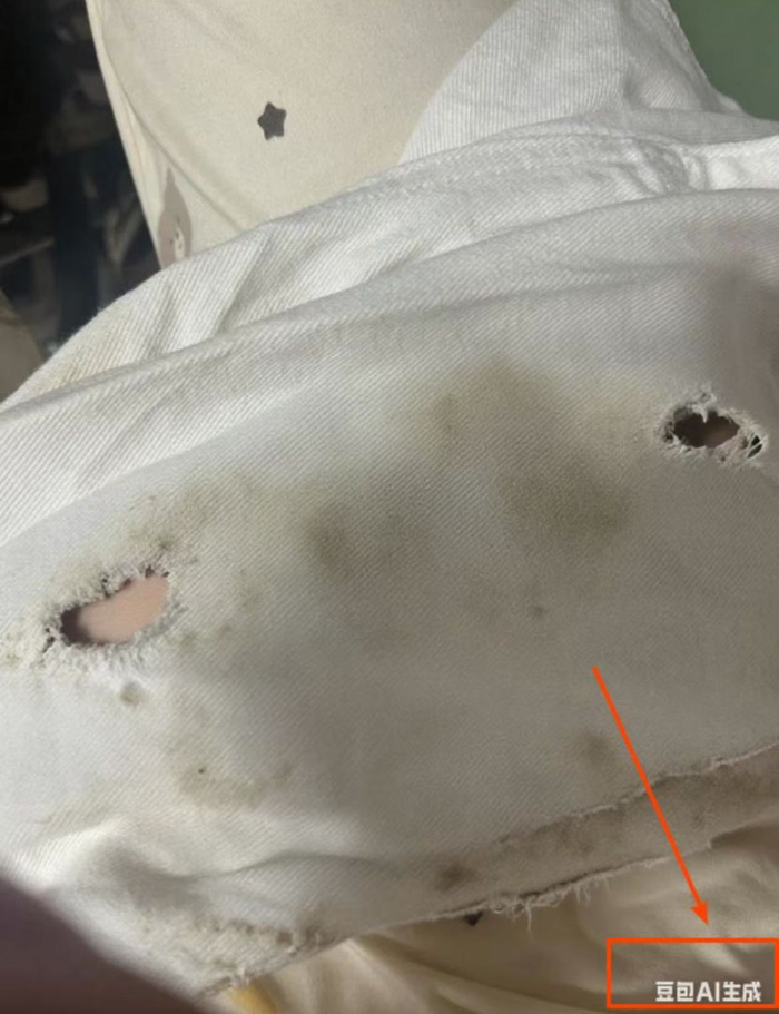 商家收到的衣服破损图