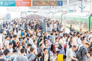 国铁昆明局为暑期旅游市场提供坚实运输保障。国铁昆明局 供图