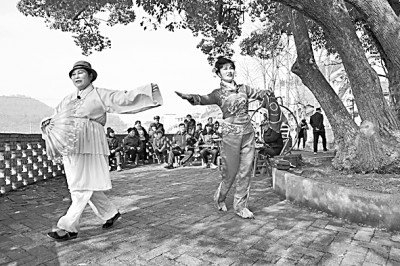     送戏下乡演出。光明图片/IC Photo
