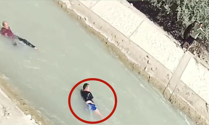 监控视频拍下胥飞营救落水者的最后镜头。（当地供图）