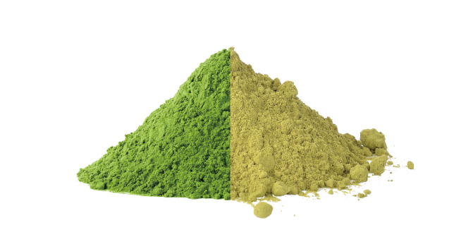 （左边是抹茶，右边是一般的绿茶粉。）