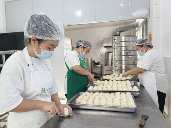 宜宾市南溪区裴石镇石林村的企业生产车间。（伍雪梅 摄）