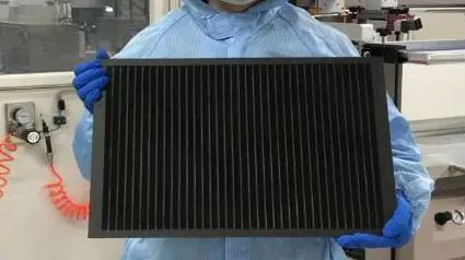 南京大学昆山创新研究院研发的全印刷工艺大面积碳电极钙钛矿太阳能电池