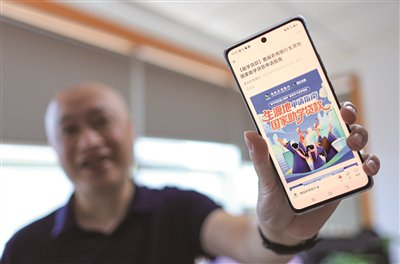 　　新学年来临，我市不少银行推出了助学贷款业务。 苏巧将 摄