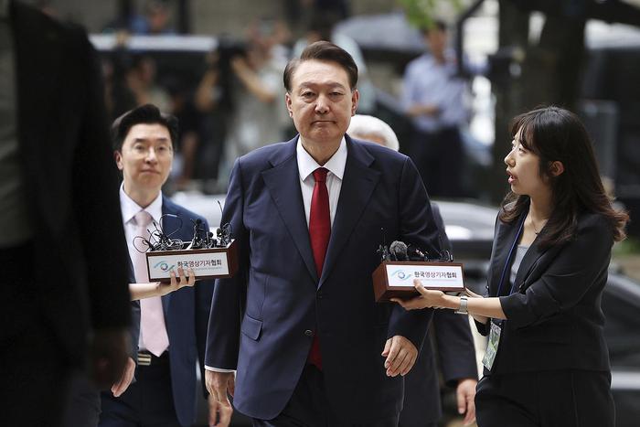 ▲韩国前总统尹锡悦（中）资料图片 图据视觉中国