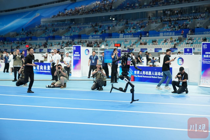 参赛的宇树科技机器人。