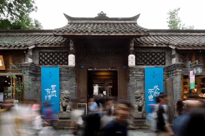 图为5月31日对外营业的策展式零售复合型空间——宽厰。（资料图片）