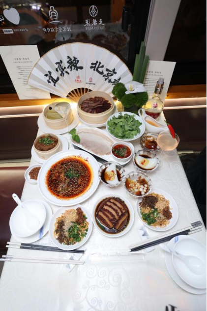活动现场宜宾美食