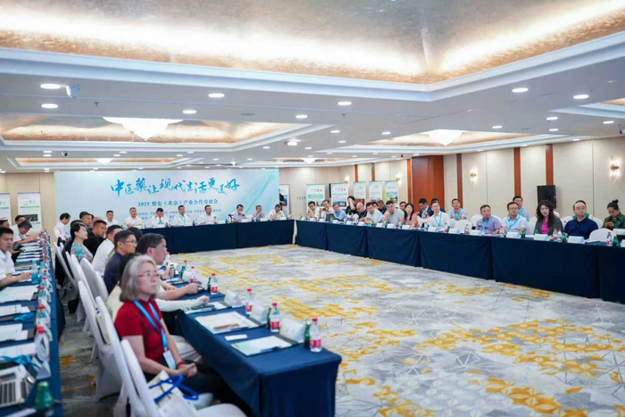 图为交流会现场