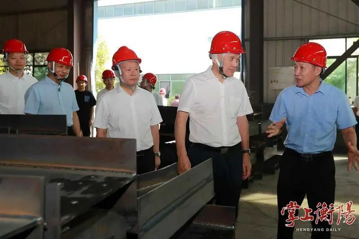 ▲8月15日上午，刘越高在衡阳县新德力交通材料有限公司调研。