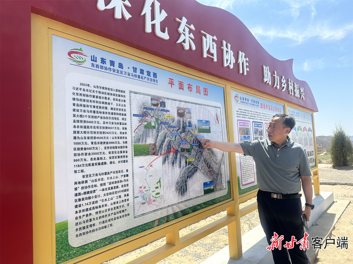 安定区农业农村局局长杜银山介绍安定区万亩马铃薯高产示范项目的具体情况。新甘肃·甘肃日报记者杨唯伟 摄