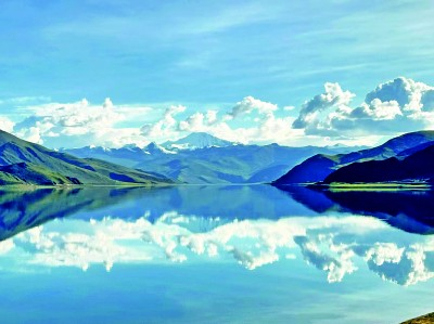 西藏羊卓雍错风光。本报记者 李丹阳摄/光明图片