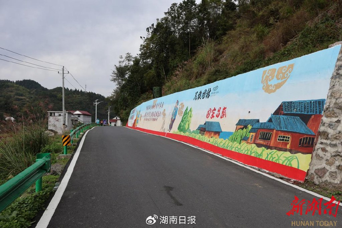 宽敞洁净的柏油路