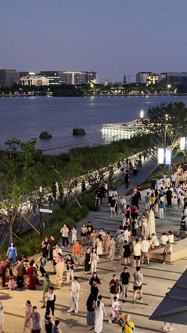 西岸梦中心 舒抒 摄