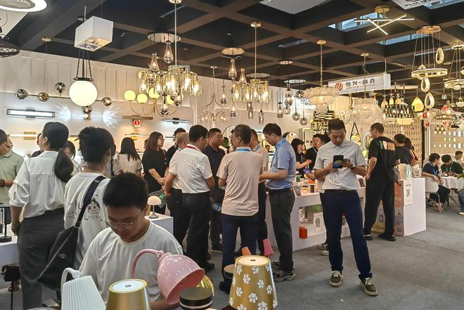  中山灯厂跨境现货联盟展位 图片来源：界面新闻记者拍摄