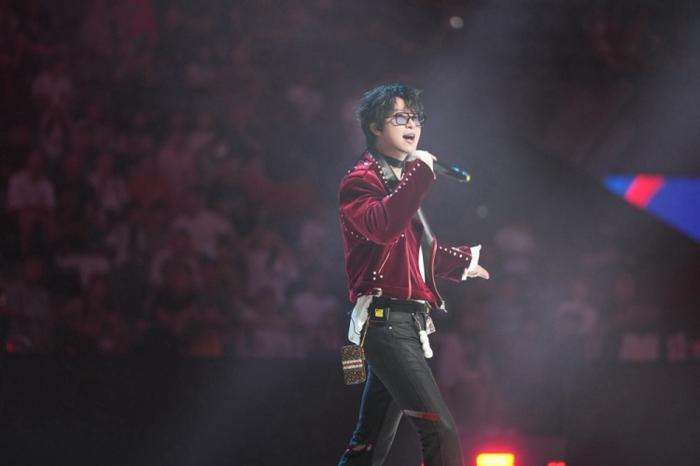 图说：Fox胡天渝带来开场表演