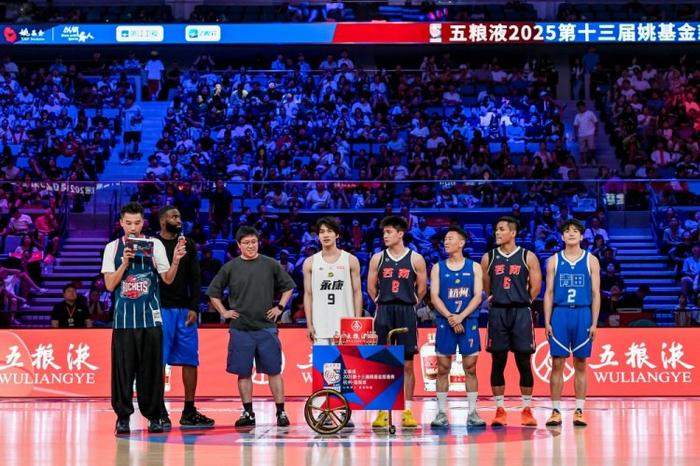图说:浙BA球员互动
