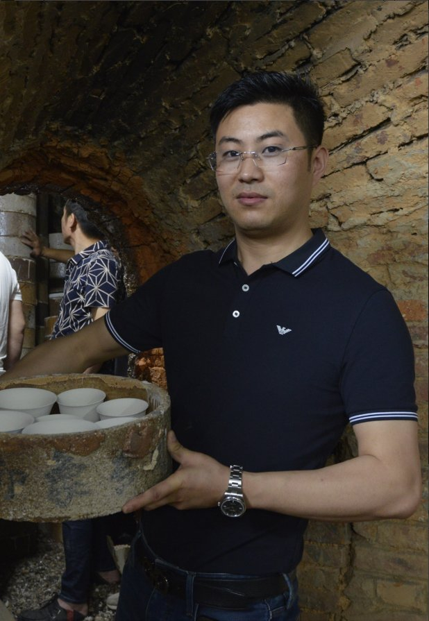 图 6 景德镇陶瓷艺术家王晶先生